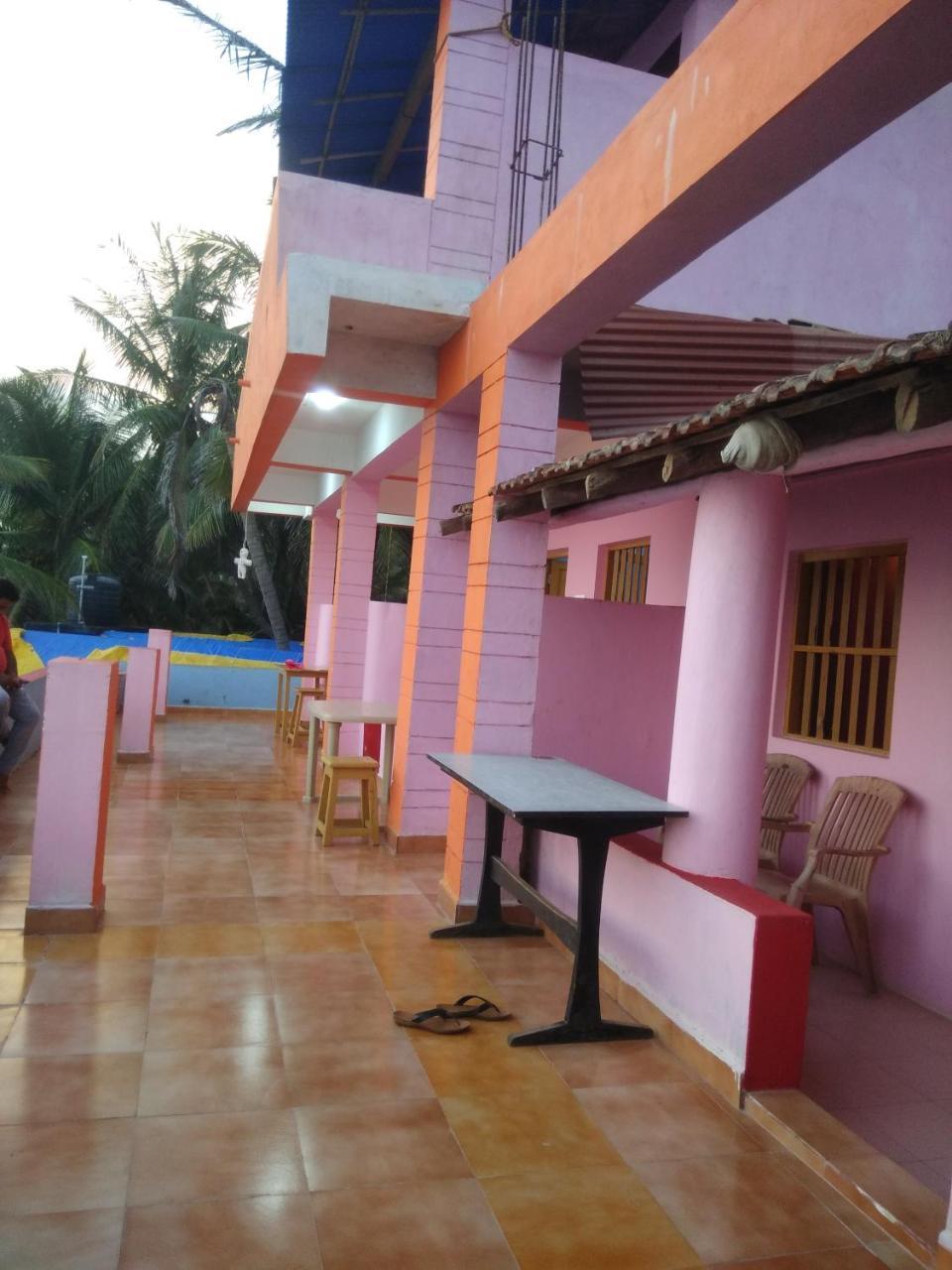 Om Ganesh Naik Guest House Arambol Extérieur photo